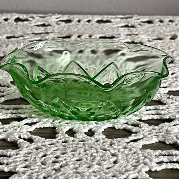 Little Uranium Glass Faceted Bowl - Picture 3 of 8